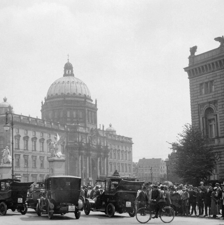 Zwischenkriegszeit und historische Zeitromane